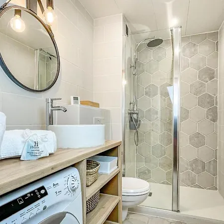Homey Helsinki - Hyper Centre - Proche Geneve - Terrasse Privee - Wifi & Netflix Appartement